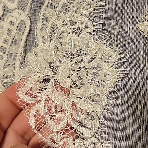 Hand-Made White Lace Veil (Hip-Length) - Picture 9 of 10